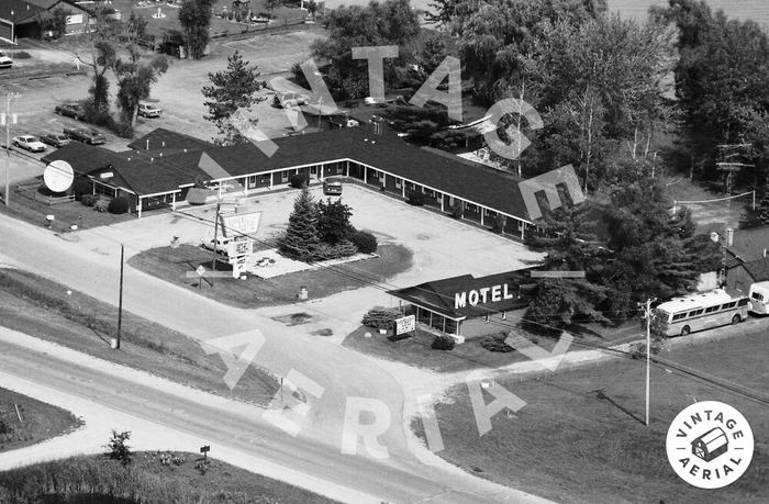 Holiday on the Lake Motel (Holiday Motel) - 1989 Photo (newer photo)